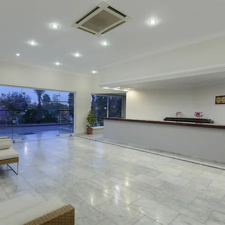 Larissa Club Hotell 4*