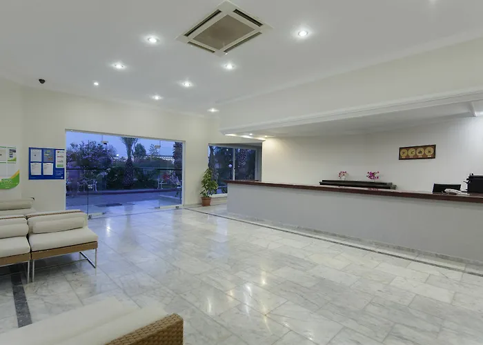 Larissa Club Hotell 4*