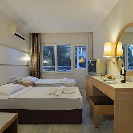 Hotell Larissa Club 4*