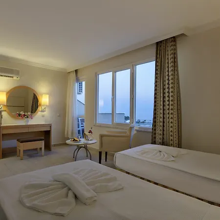 Larissa Club Hotel 4*