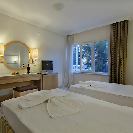 Hotell Larissa Club 4*