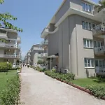Larissa Club מלון 4*