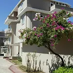 Larissa Club מלון