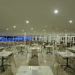 Larissa Club מלון 4*