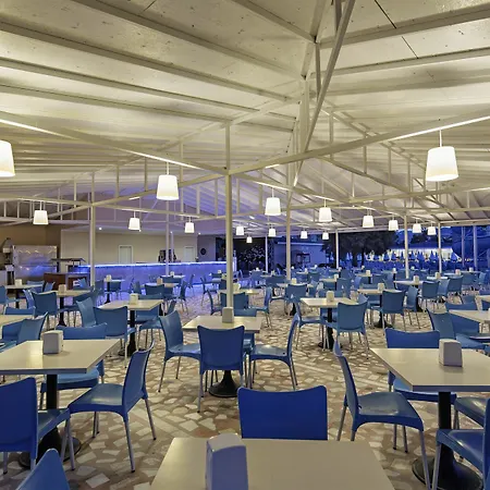 酒店 Larissa Club 4*