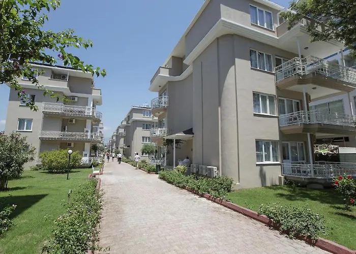 Larissa Club Hotel 4*