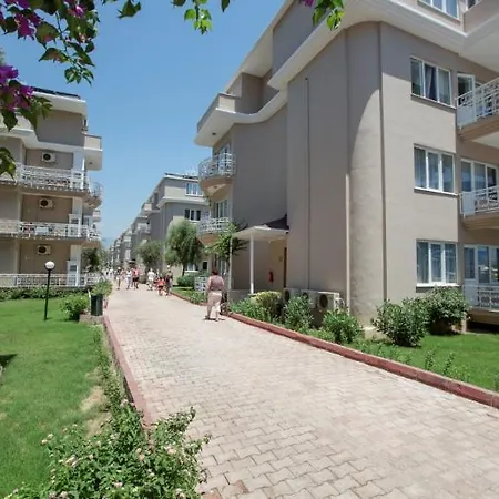 Larissa Club فندق